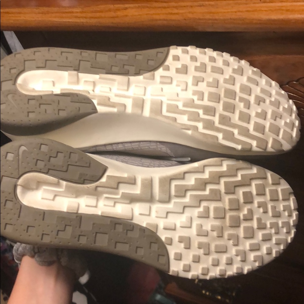 Gray nikes - Picture 3 of 3